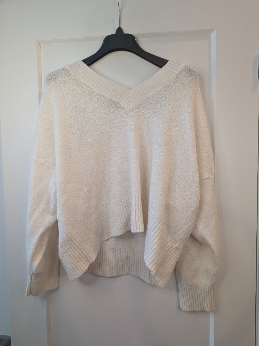 Forever 21 Oversized Cropped V-Neck Knit Pullover Sweater Size Medium